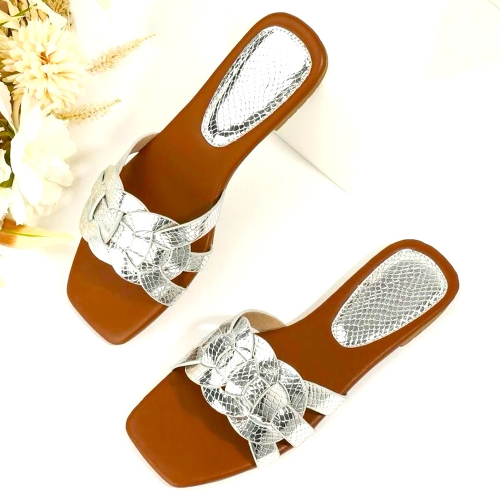 Beautiful Brazilian sandals.